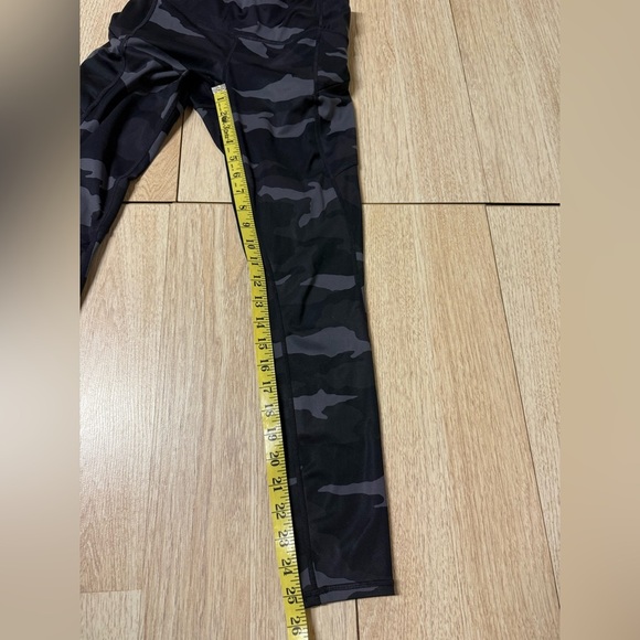 Athleta Contender Camo Leggings 7/8 - Picture 4 of 9